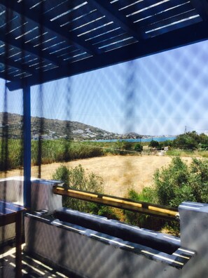 Deluxe Twin Room | Terrace/patio - Helios Beach Studios (Naxos)