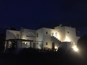 Front of property – evening/night - Helios Beach Studios (Naxos)