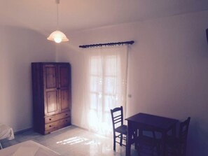 스탠다드 스튜디오 | 거실 공간 | 평면 TV