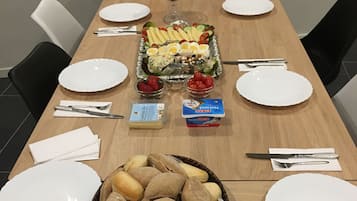 Kontinental frukost varje dag mot avgift