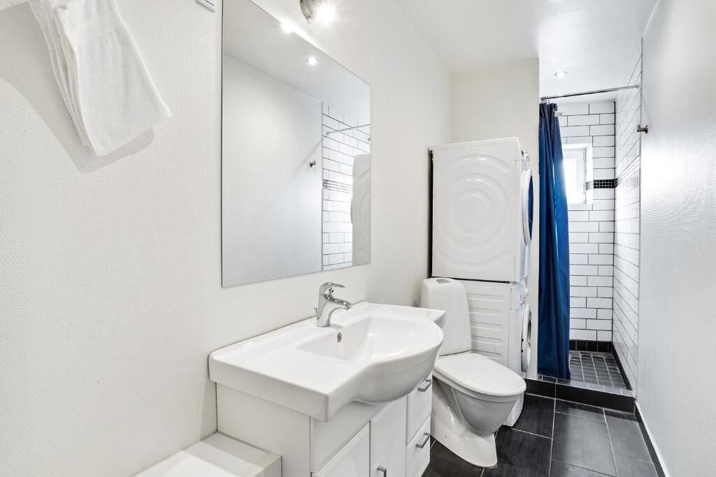 Ducha, secador de pelo y toallas