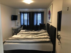 Desk, iron/ironing board, rollaway beds, free WiFi - Justsleep Bed and Breakfast (Esbjerg)