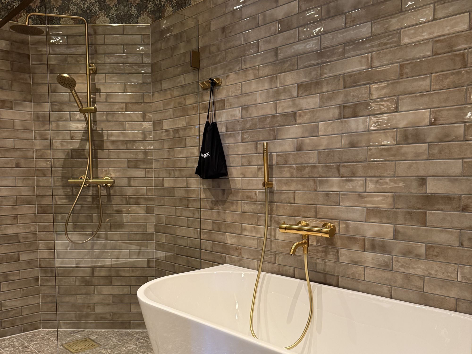 Suite Deluks | Kamar mandi | Shower, pengering rambut, jubah mandi, dan sandal