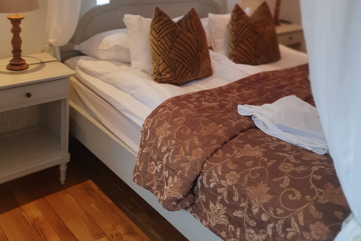 suite | 1 bedroom, blackout curtains, iron/ironing board, free wifi