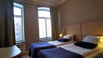 Escrivaninha, cortinas blackout, Wi-Fi de cortesia, roupa de cama