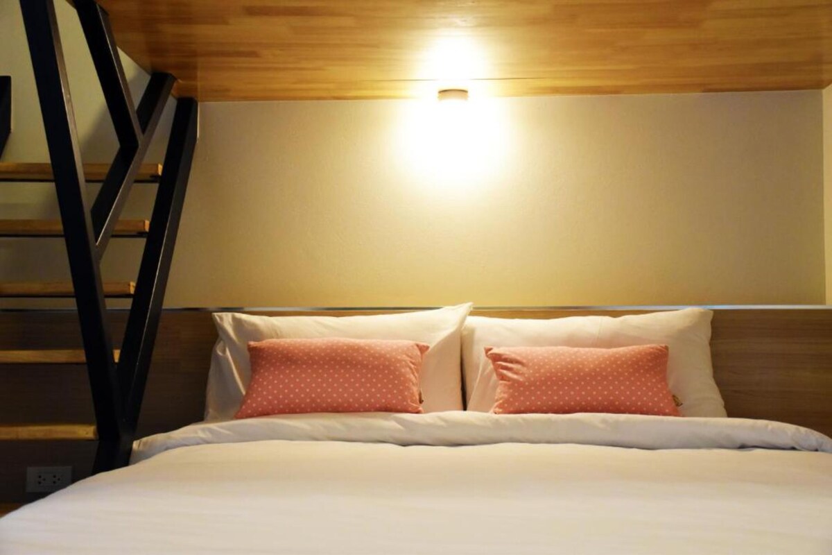Rollaway beds (surcharge), WiFi (free), bed sheets