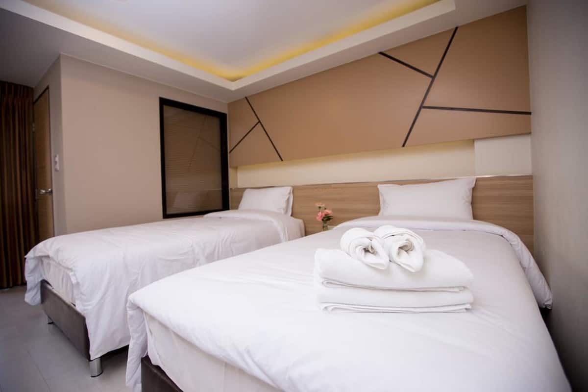 Habitación con 2 camas individuales | 1 habitación, camas extra, wifi gratis y ropa de cama