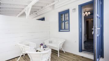 デラックス ダブルルーム パティオ | ミニバー、セーフティボックス (室内)、デスク、WiFi (無料)