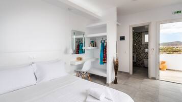 Estúdio luxo, 1 cama de casal | Cofres nos quartos, individualmente decorados