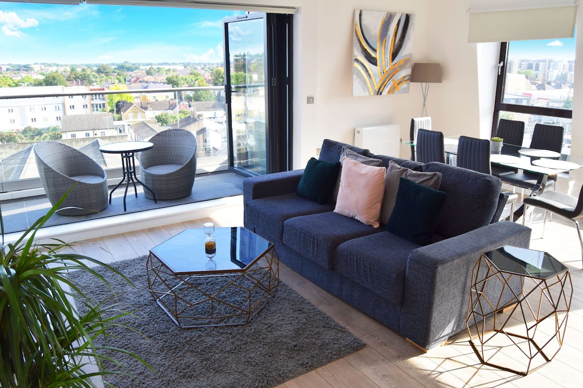 Apartment, Private Bathroom (2 bed Deluxe apartment ) | Lounge