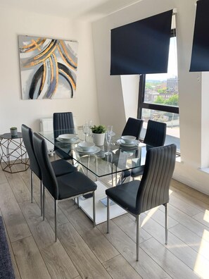 Apartment, Private Bathroom (2 bed Deluxe apartment ) | Restaurant