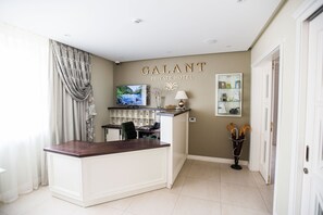 Reception - Galant Hotel (Truskavets)