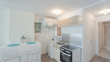 Studio Ottawa | In-room dining