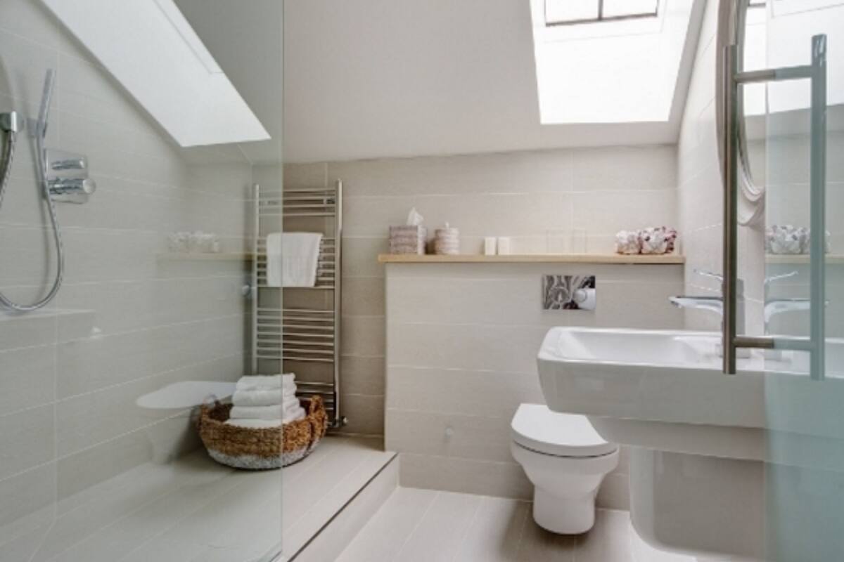 standard double room (village hideaway) | bathroom | slippers, towels