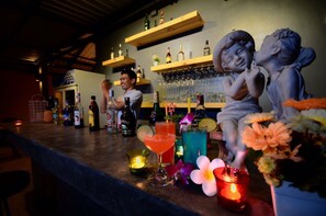 Bar (trong khuôn viên)