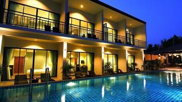 Outdoor pool, pool loungers