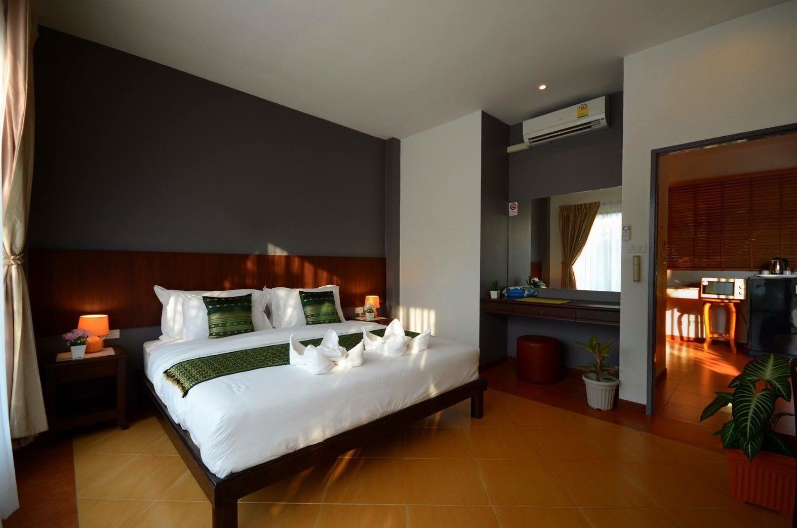 deluxe villa with king bed | 1 bedroom, in-room safe, desk, laptop workspace