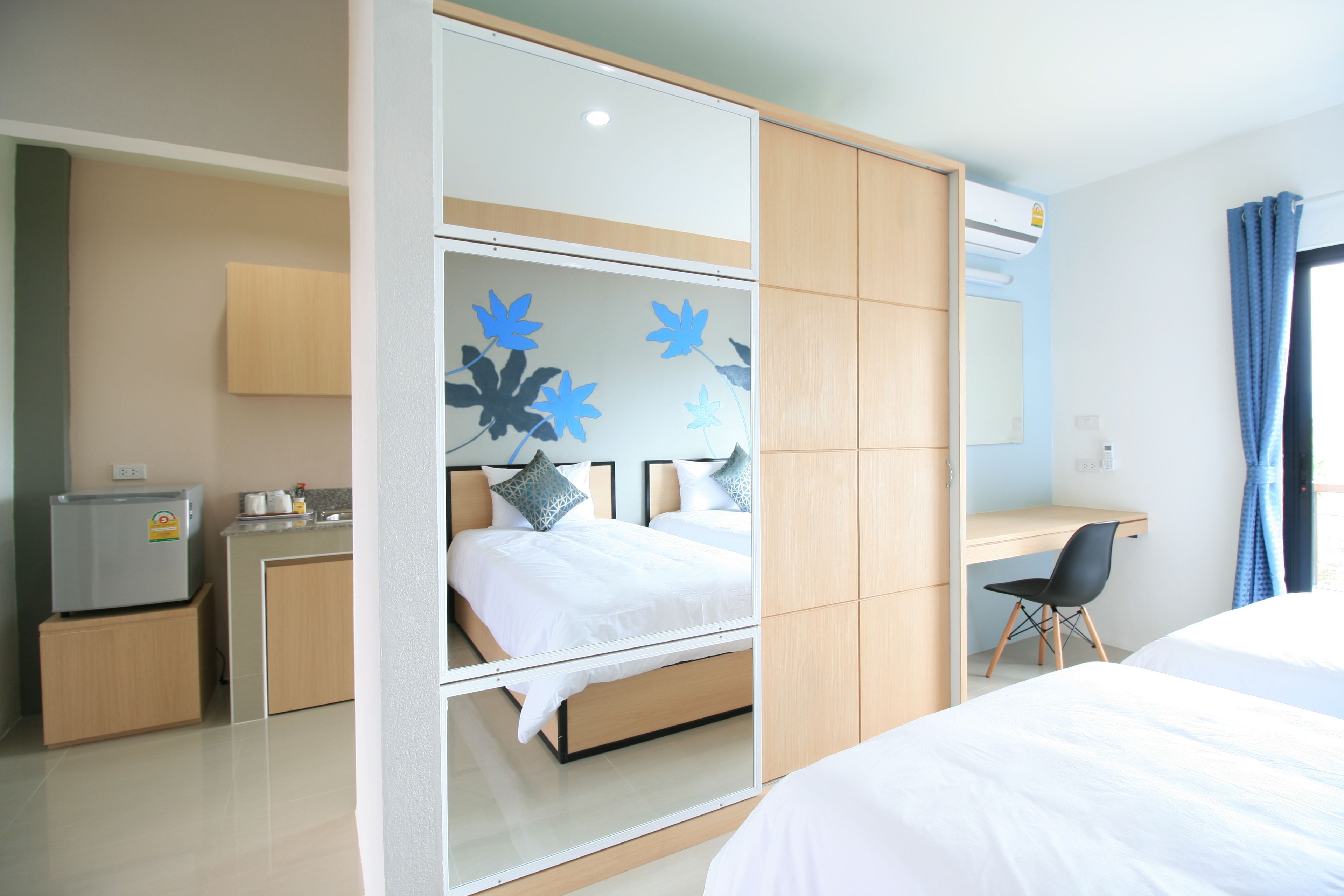 deluxe room, 2 single beds, balcony | 1 bedroom, individually decorated, desk, free wifi