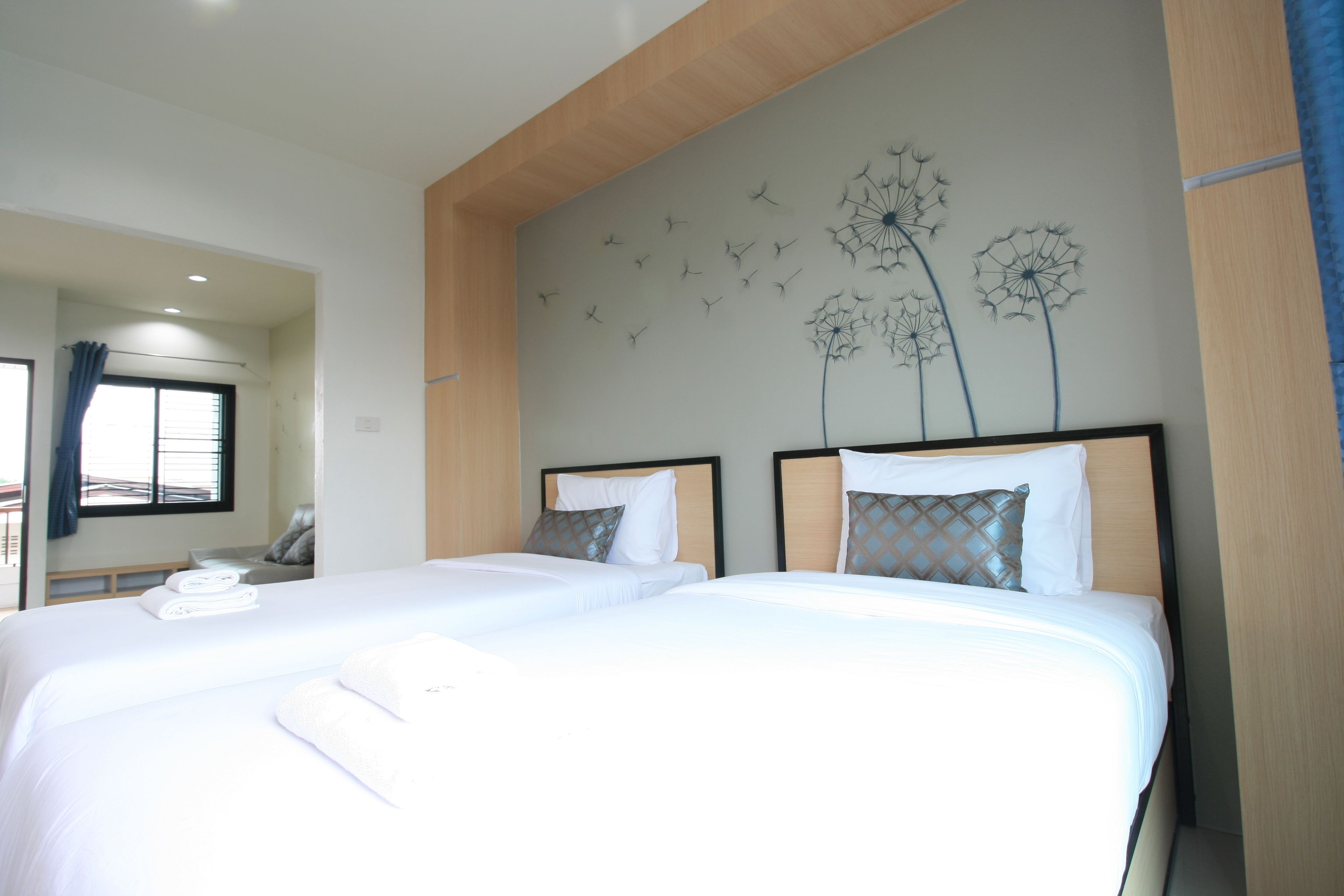 deluxe room, 2 single beds, balcony | 1 bedroom, individually decorated, desk, free wifi