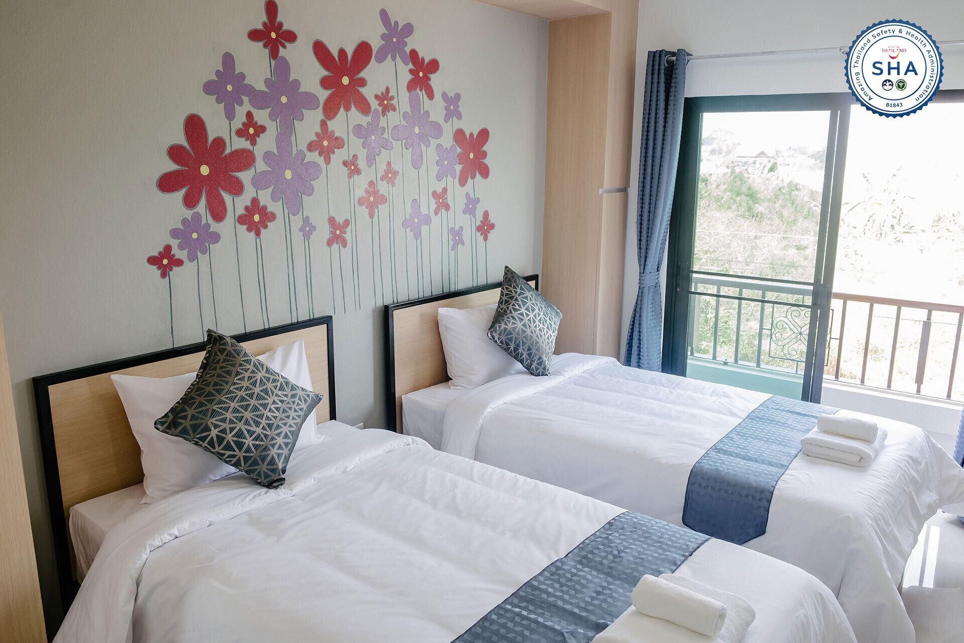 deluxe room, 2 single beds, balcony | 1 bedroom, individually decorated, desk, free wifi
