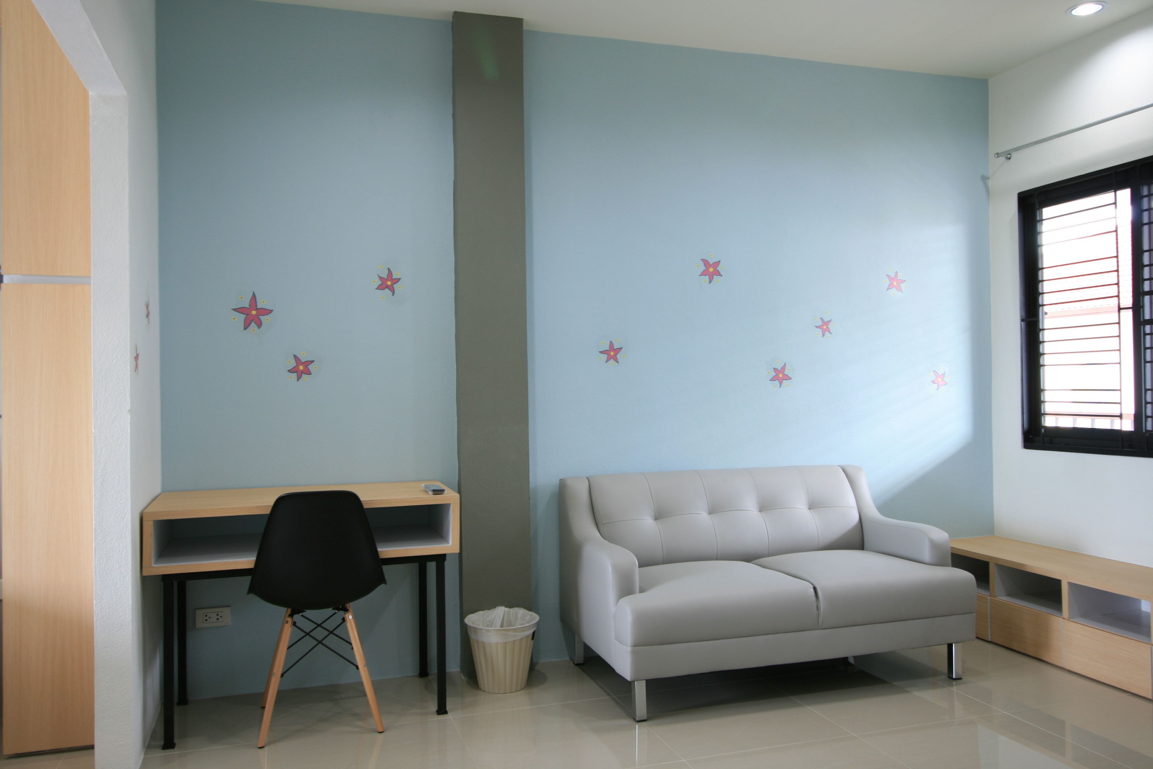 deluxe room, 2 single beds, balcony | 1 bedroom, individually decorated, desk, free wifi