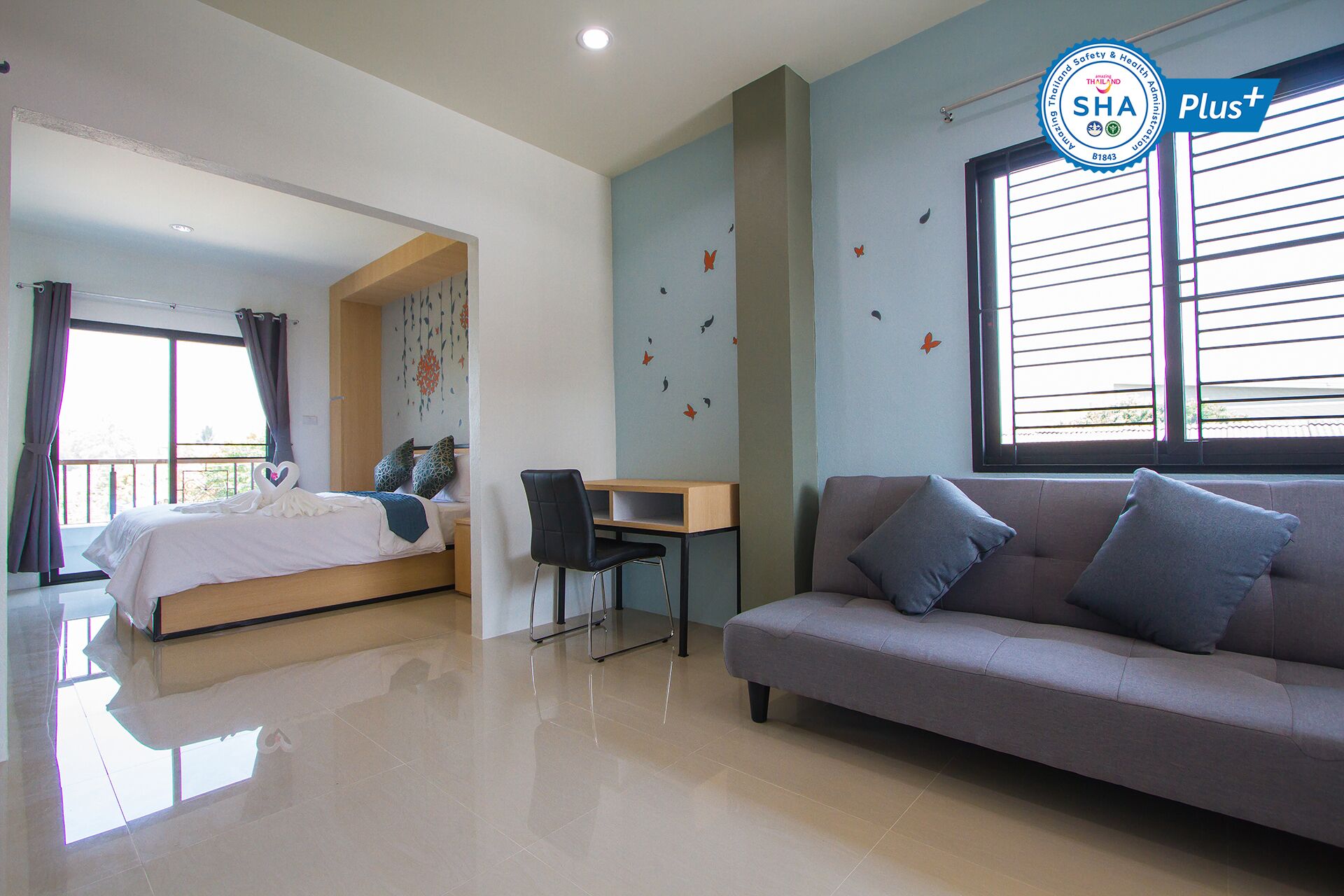 deluxe studio, 1 queen bed, balcony | 1 bedroom, individually decorated, desk, free wifi