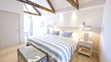 Superior Double Room, Harbour View, Sea Facing | Premium bedding, desk, iron/ironing board, rollaway beds