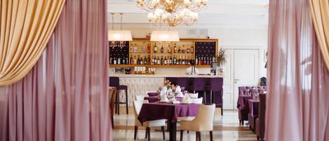 Breakfast, lunch, dinner served; local and international cuisine