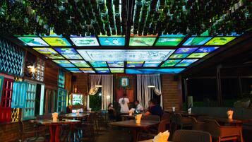 Lunch and dinner served, Spanish cuisine