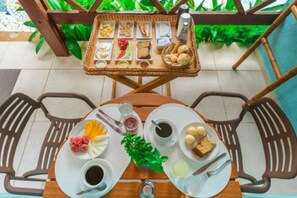 Desayuno bufé gratuito y diario