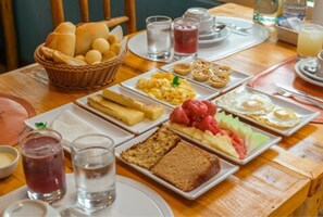 Ilmainen päivittäinen buffetaamiainen