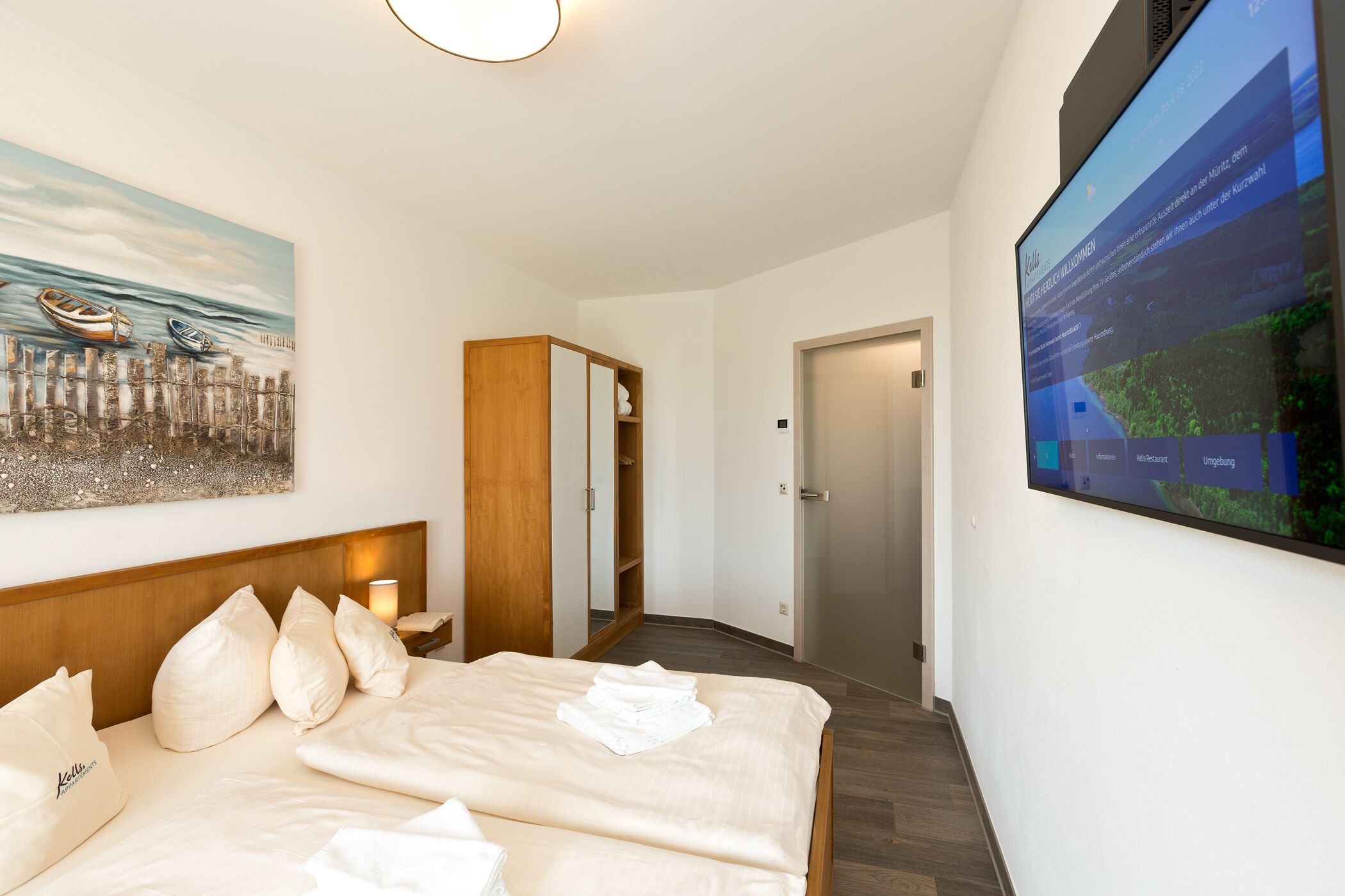 apartment, 1 bedroom | living area | 32-inch tv with satellite channels, fireplace, dvd player