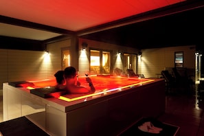 Tina de hidromasaje al aire libre