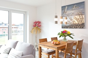 Apartment, 2 Bedrooms (Mittelmeer) | In-room dining