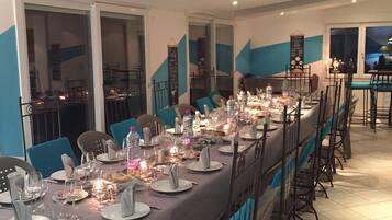 Comfort-huvila, 4 makuuhuonetta, pääsy uima-altaalle, uima-altaan luona | Ylelliset vuodevaatteet, työpöytä, äänieristys, silitysrauta/-lauta