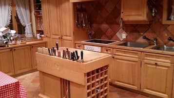 Apartment, 4 Bedrooms, Terrace (4 Bathrooms) | Private kitchen | Fridge