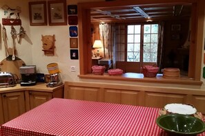 Apartment, 4 Schlafzimmer, Terrasse (4 Bathrooms) | Essbereich im Zimmer