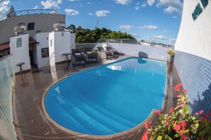 Outdoor pool, open 10:00 AM to 9:30 PM, sun loungers - Hotel Capital das Pedras (Teófilo Otoni)