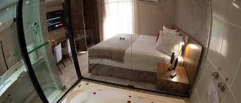 Douche, articles de toilette gratuits, sèche-cheveux