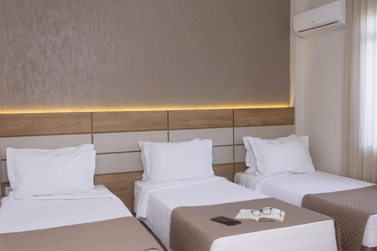 apartamento luxo quadruplo | 1 bedroom, minibar, desk, blackout curtains