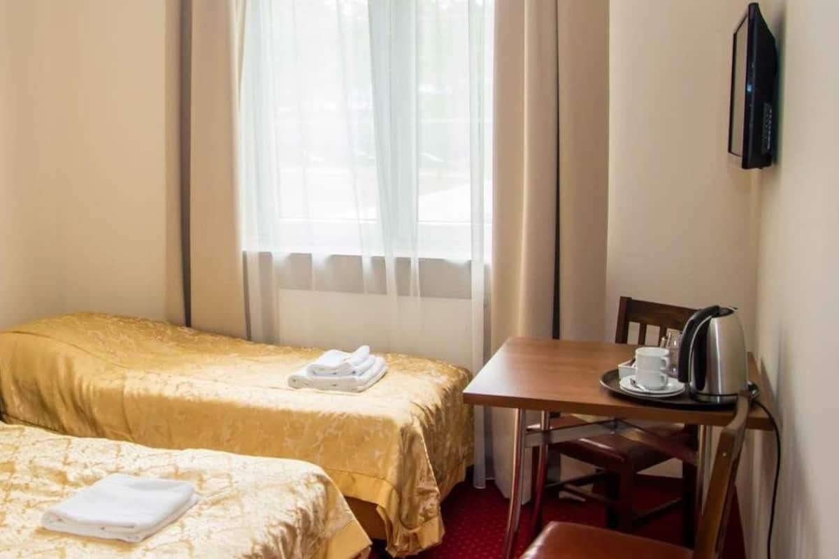 Premium bedding, free cots/infant beds, free WiFi