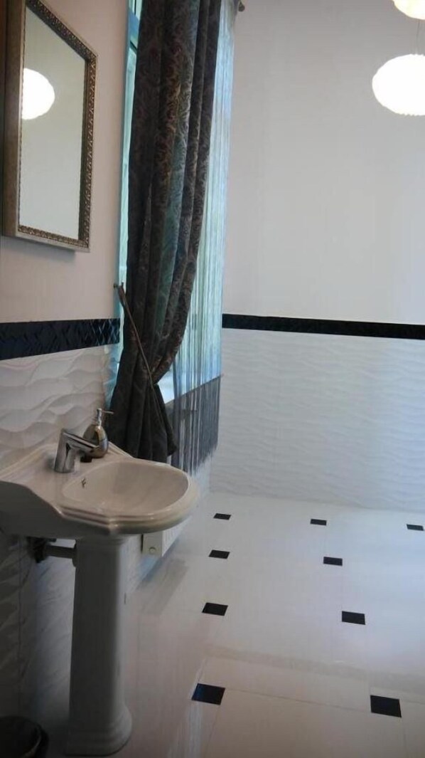 Bathroom sink