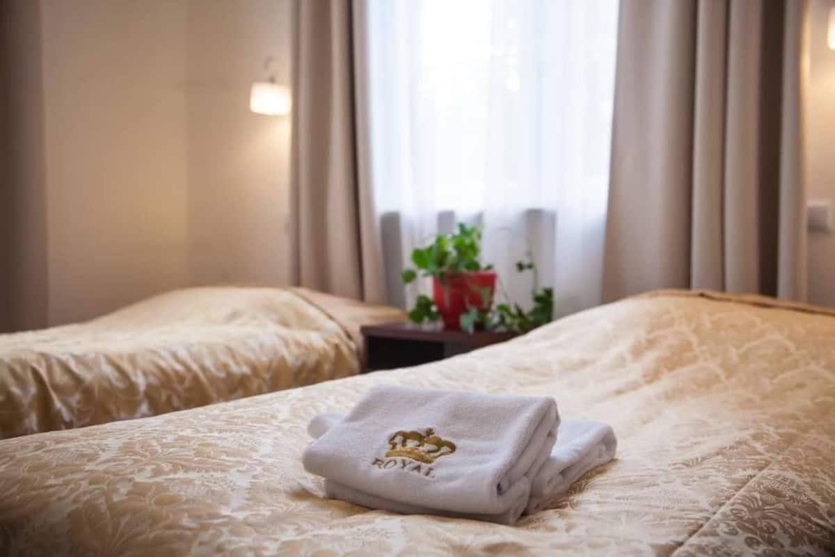 Premium bedding, free cots/infant beds, free WiFi