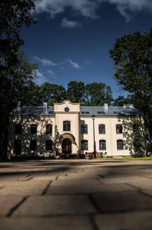 Front of property - Modlin Palace (Nowy Dwor Mazowiecki)