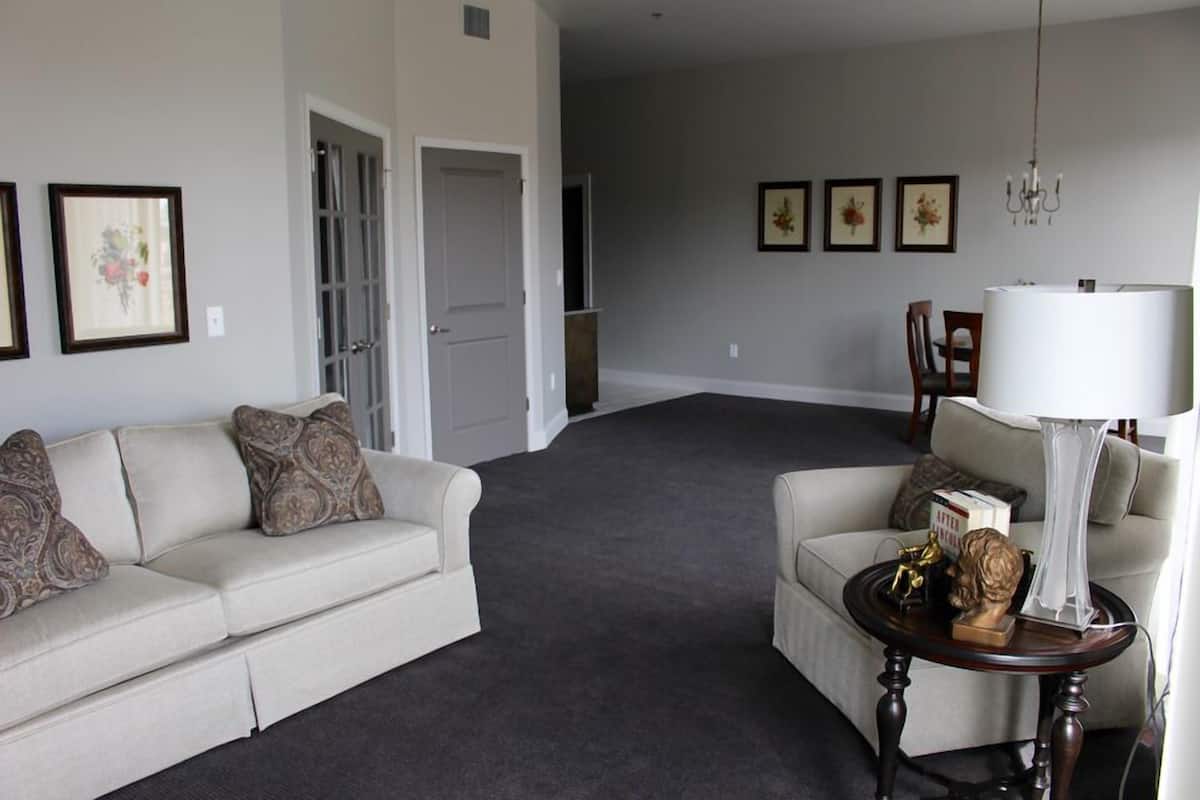 Suite, 1 Tempat Tidur King dengan tempat tidur Sofa (Lincoln Suite) | 1 kamar tidur, seprai premium, dan didekorasi berbeda-beda