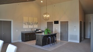 Loftsleilighet, 1 kingsize-seng med sovesofa (East Grand Penthouse) | 1 soverom, sengetøy av topp kvalitet og skrivebord