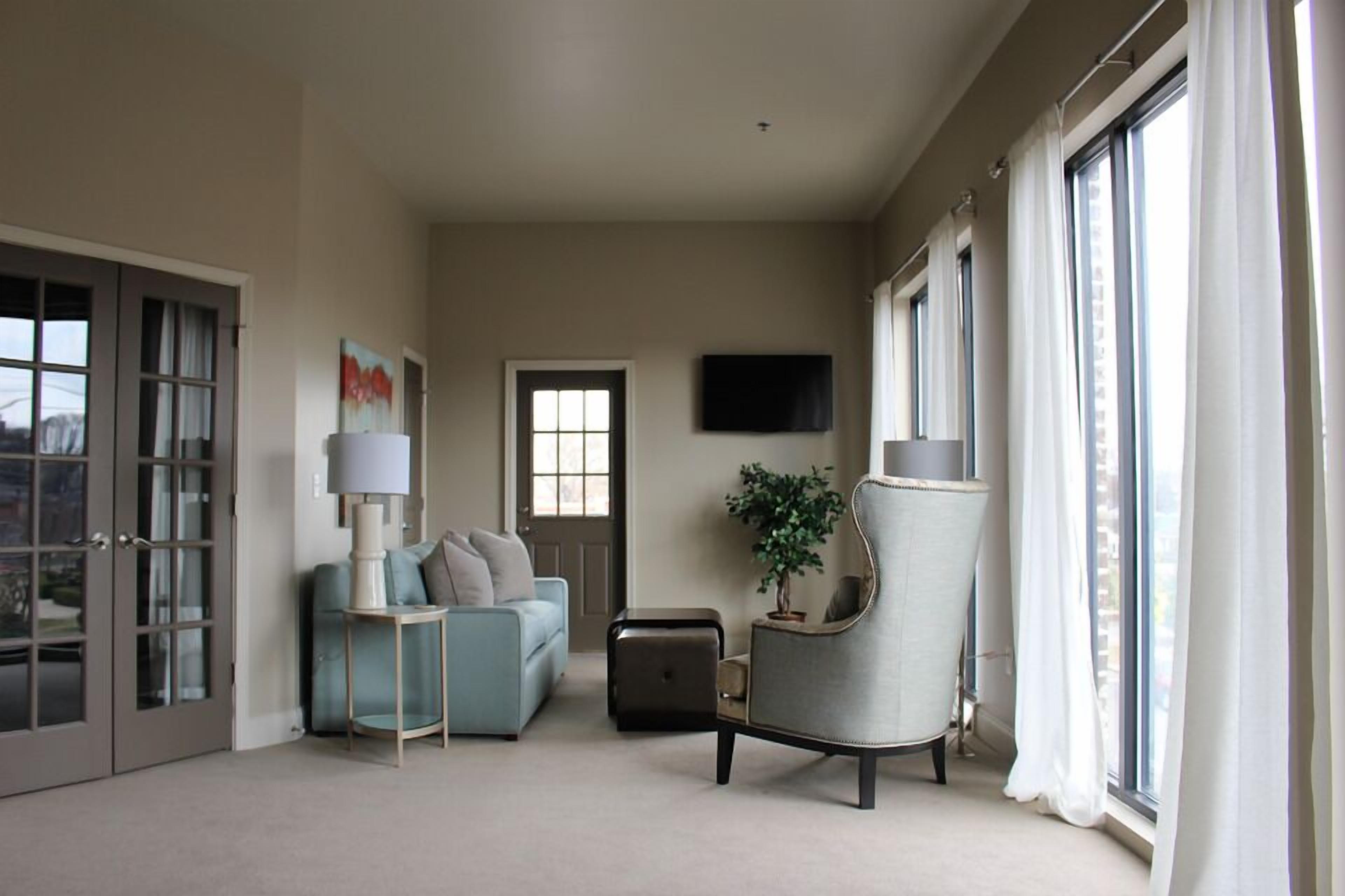 suite, 1 king bed with sofa bed (bluegrass suite) | 1 bedroom, premium bedding, individually decorated