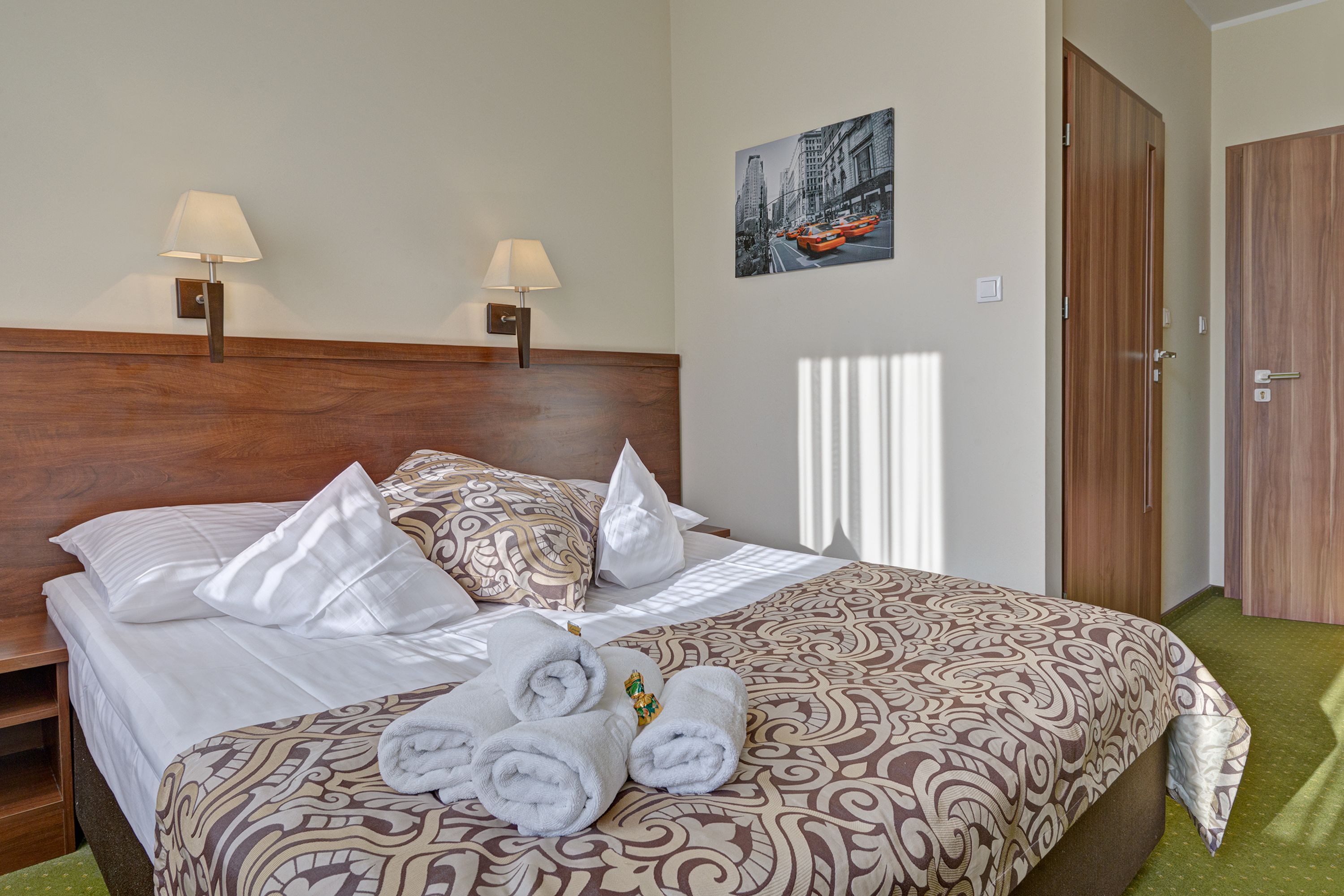double room | desk, free cots/infant beds, free wifi, bed sheets
