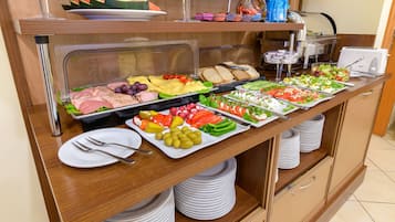 Desayuno buffet (PLN 35 por persona)