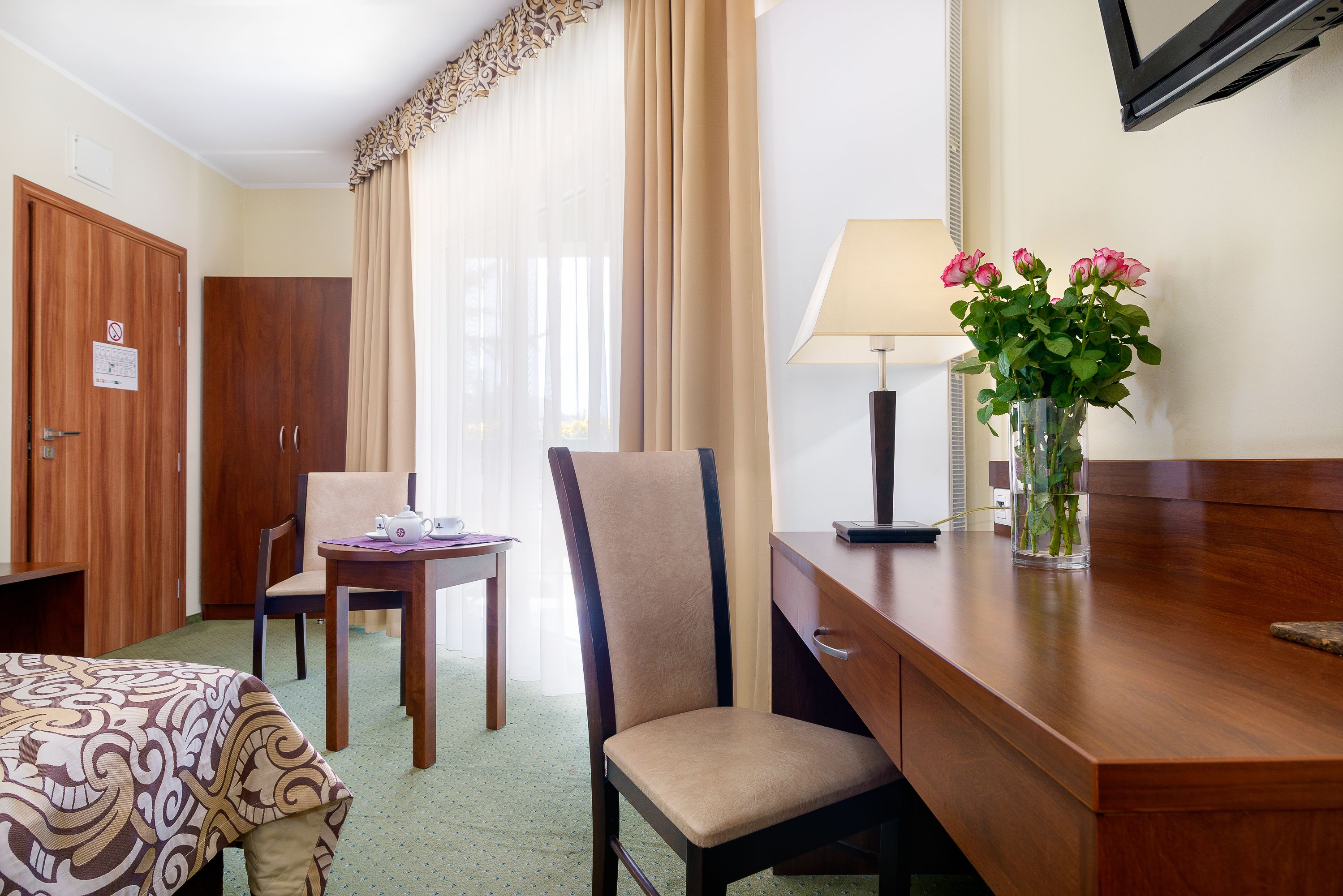 double room | desk, free cots/infant beds, free wifi, bed sheets